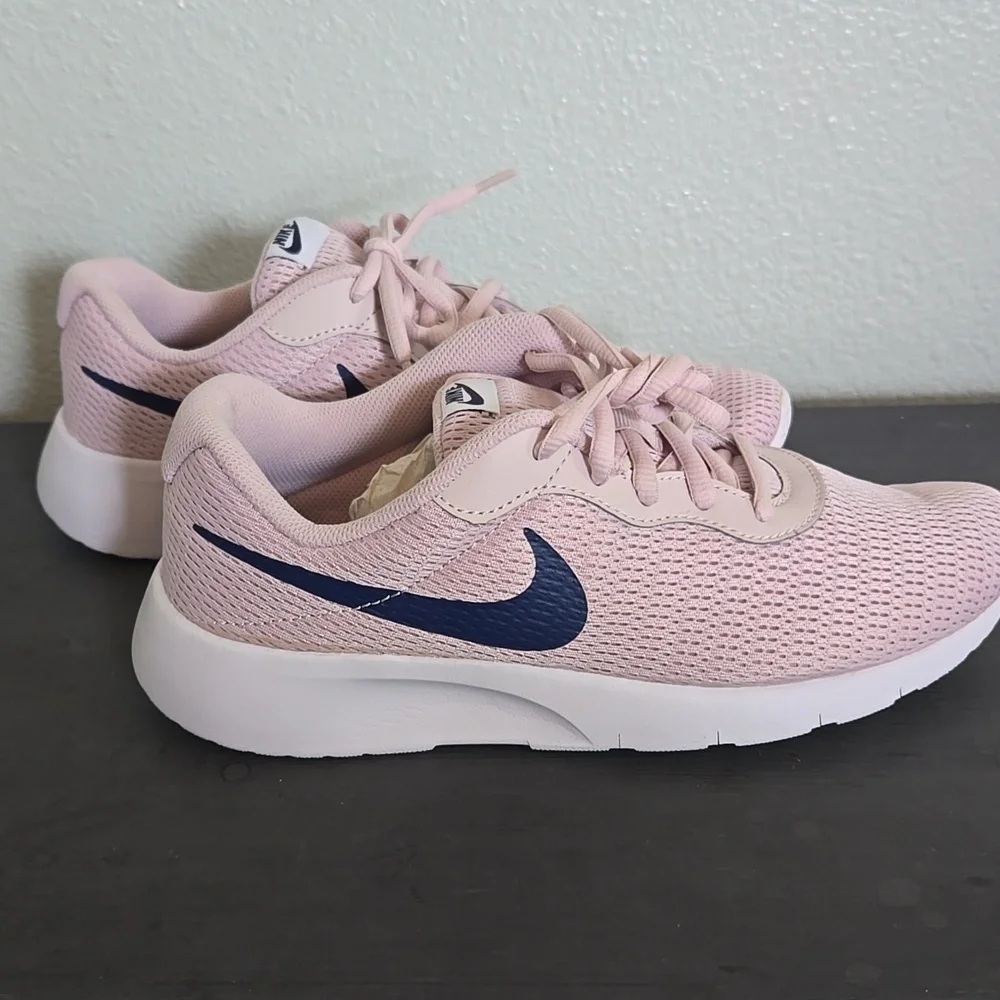 Nike | NIB Kids Barely Rose & Navy Tanjun Sneakers Size 6.5 - Picture 3 of 9